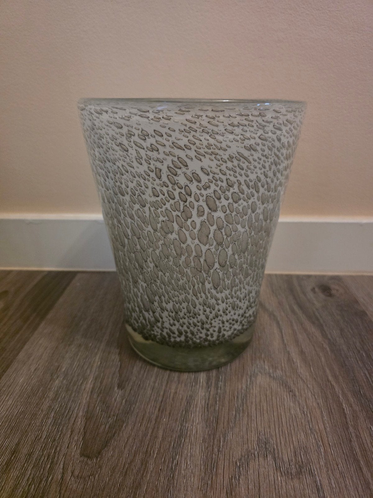 Decoratieve glazen vaas met spikkelpatroon, Maison & Meubles, Accessoires pour la Maison | Vases, Neuf, Fait main, Gris, Enlèvement ou Envoi