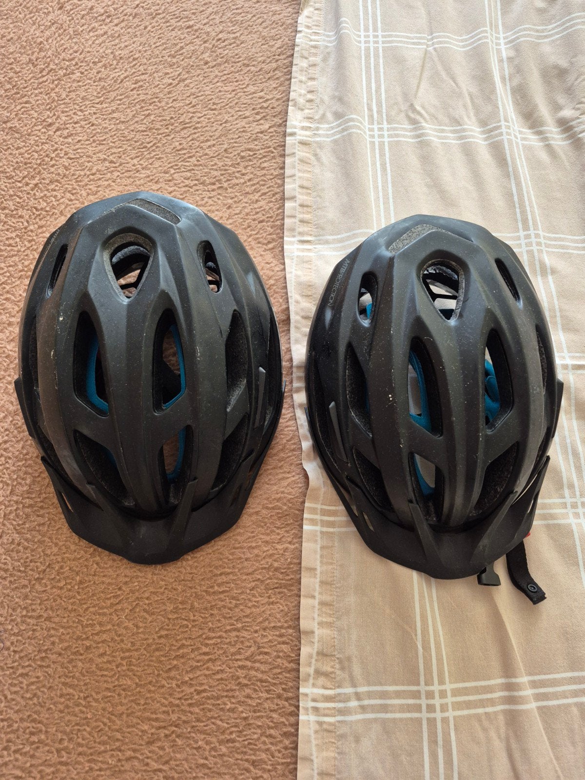 Deux casques de vélo, Vélos & Vélomoteurs, Enlèvement, M