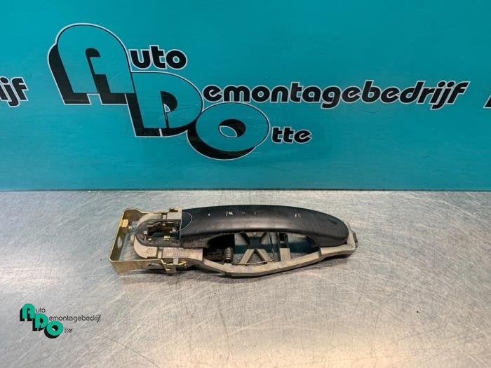 Poignée portière 2portes gauche d'un Volkswagen Caddy (Cad, Autos : Pièces & Accessoires, Volkswagen, -, 3 mois de garantie, Utilisé