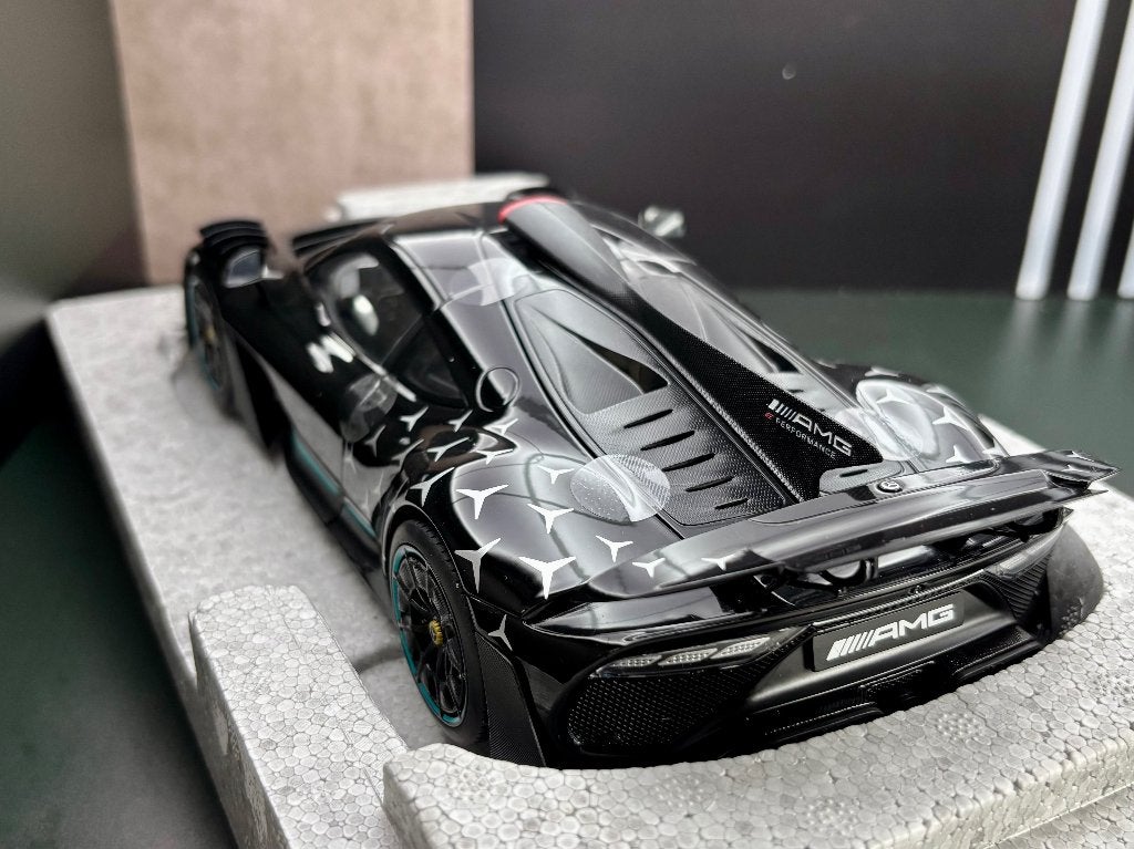 1:18  Mercedes - amg one, Hobby & Loisirs créatifs, Voitures miniatures | 1:18, Enlèvement ou Envoi, Comme neuf, Voiture, Autres marques
