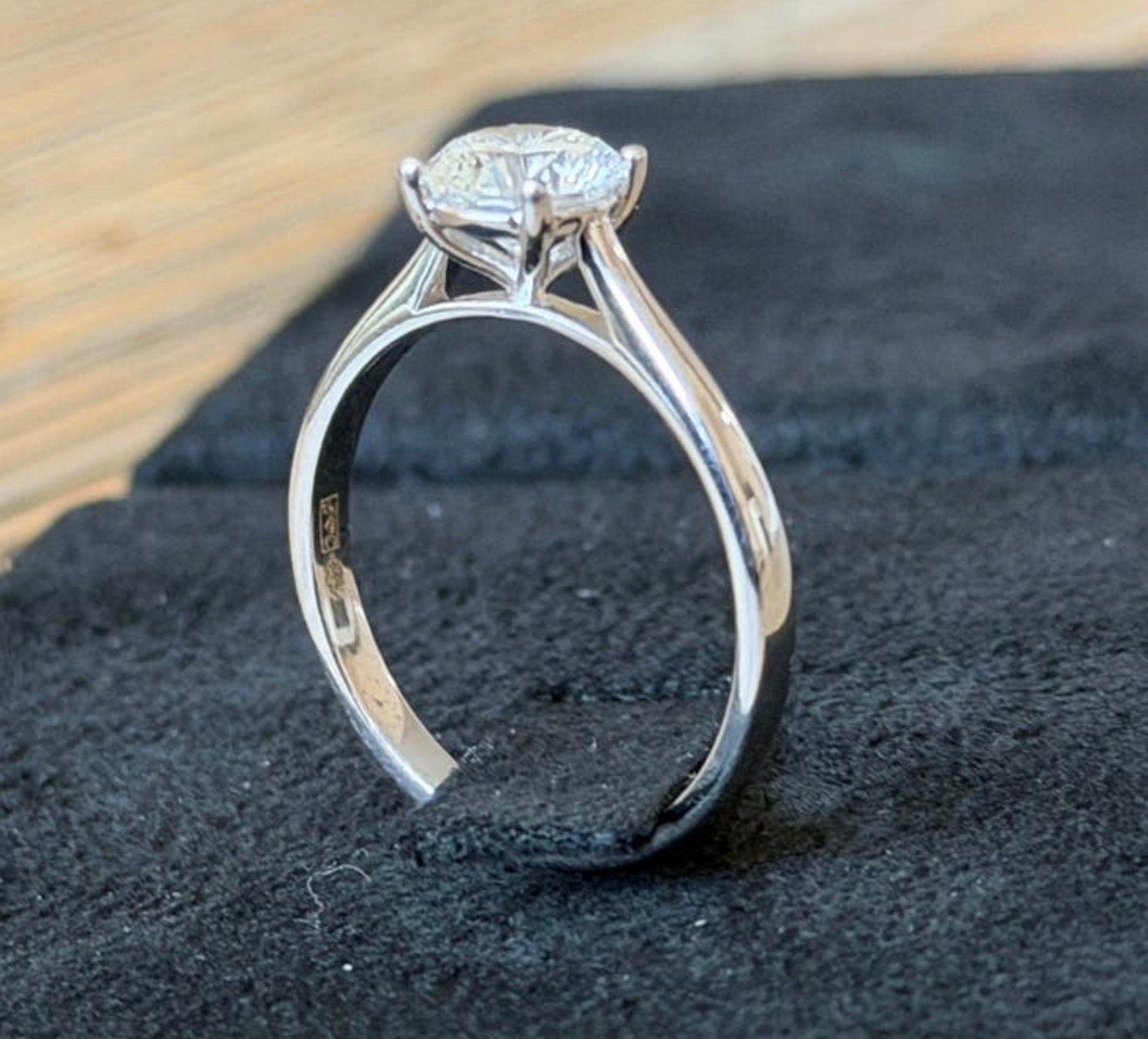 Nieuwe witgouden ring met VS1 diamant 1.05ct met certificaat, Nieuw, Ophalen of Verzenden, 17 tot 18, Met edelsteen