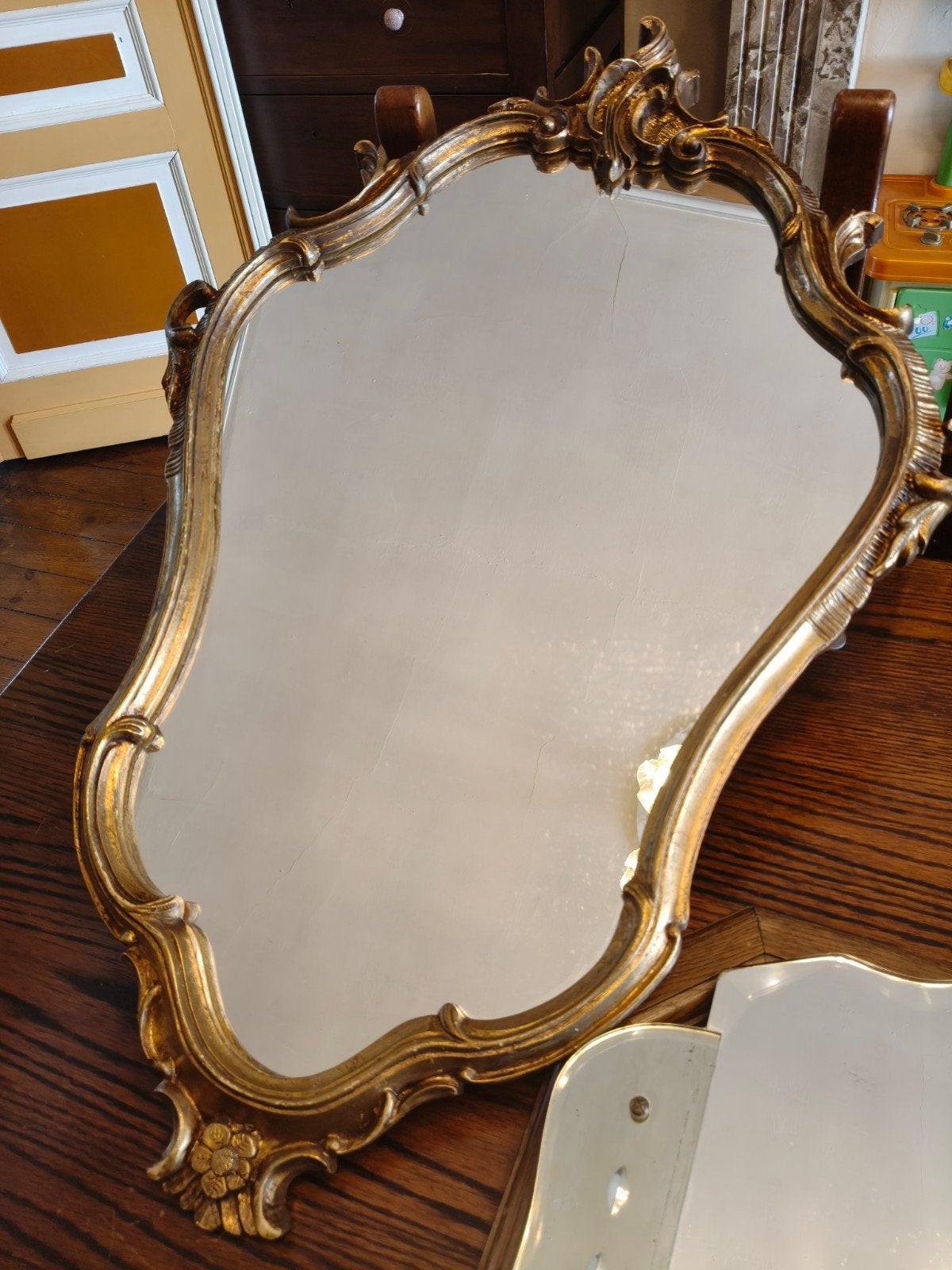 Miroir ancien, Enlèvement