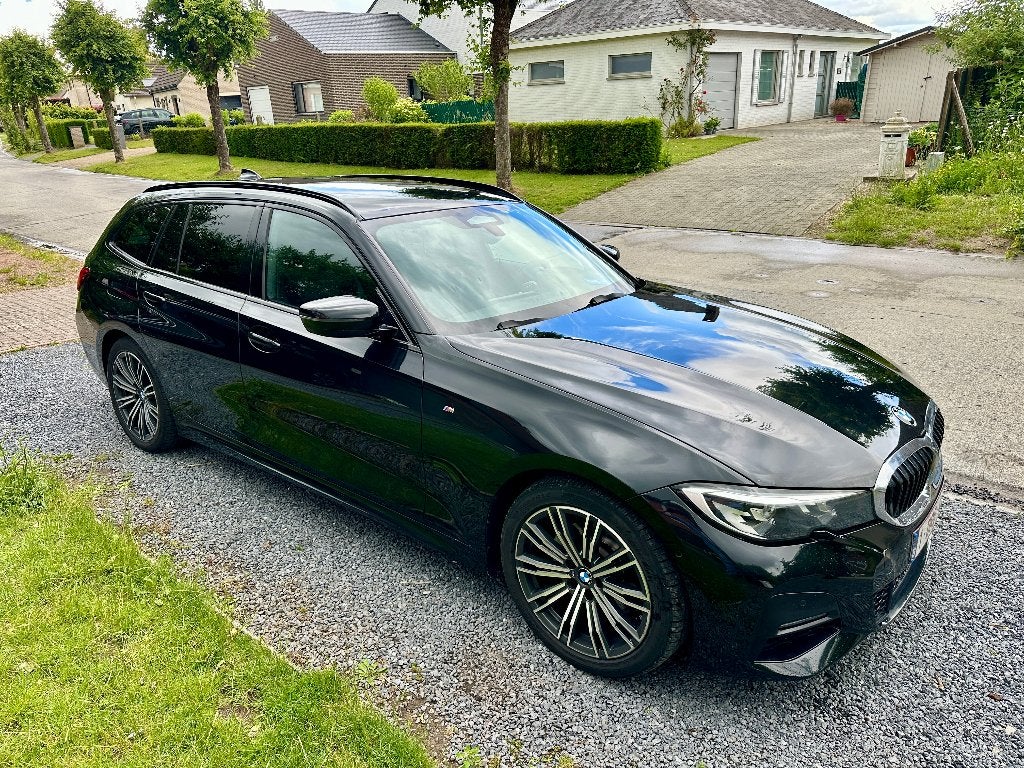 BMW 320 Xdrive / M pack ext / M pack int / trekhaak, Auto's, BMW, Automaat, 1995 cc, Alcantara, Zwart