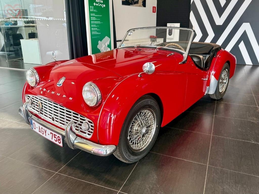 TRIUMPH TR3A IN PRIMA STAAT GEASSEMBLEERD IN BELGIE, Auto's, Oldtimers, Zwart, Cabriolet, Triumph, Bedrijf