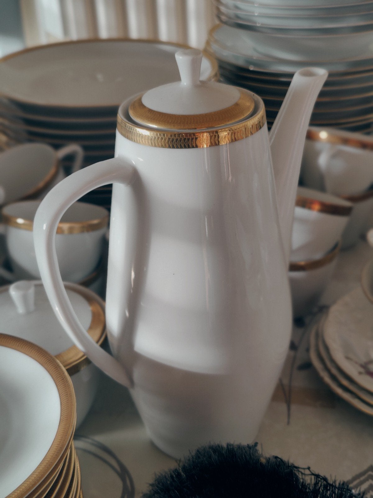 Vaisselle en porcelaine avec bord doré, Antiquités & Art, Enlèvement