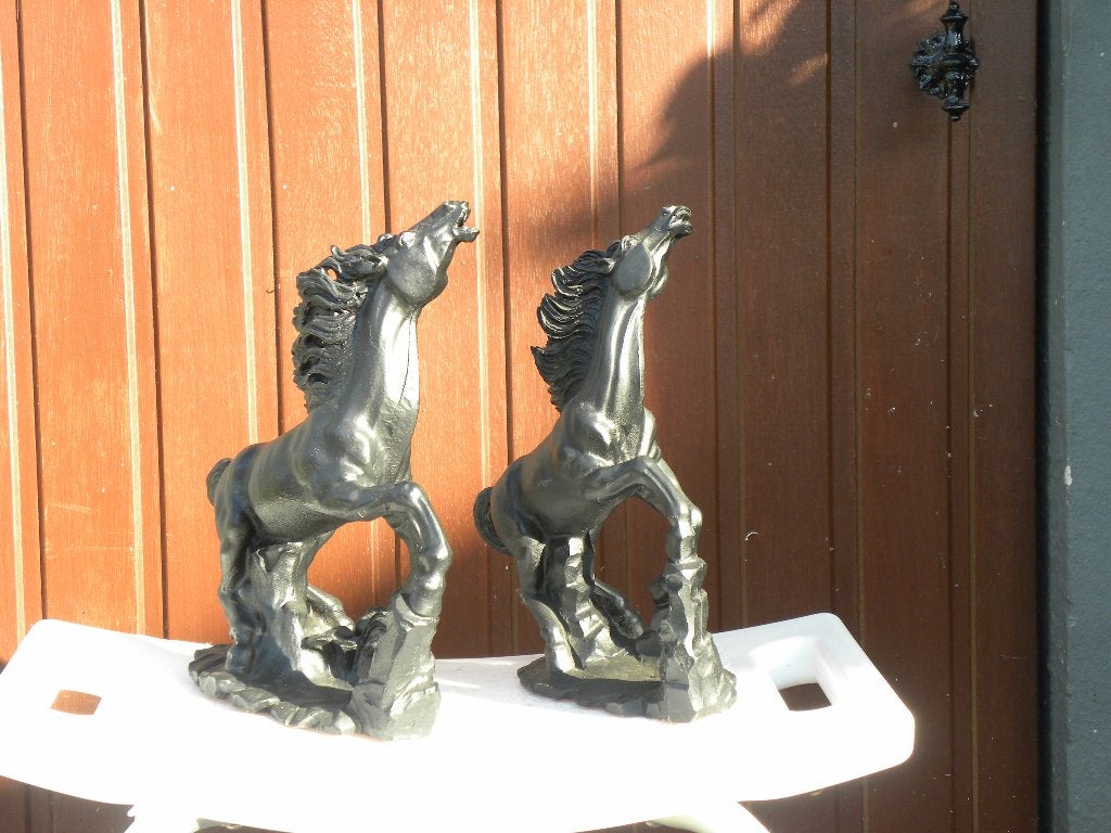 Statues de chevaux noir cabré en résine peint, Ophalen