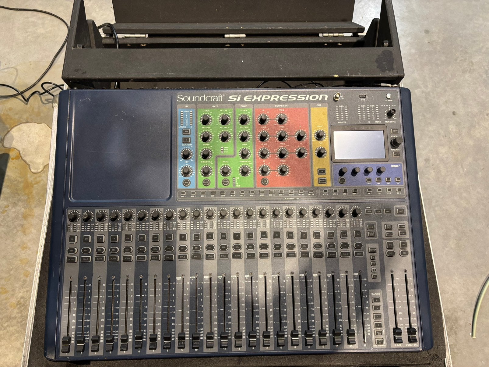 Soundcraft Si Expression 2 digitale mixer incl flightcase, Muziek en Instrumenten, Mengpanelen, Ophalen, Zo goed als nieuw