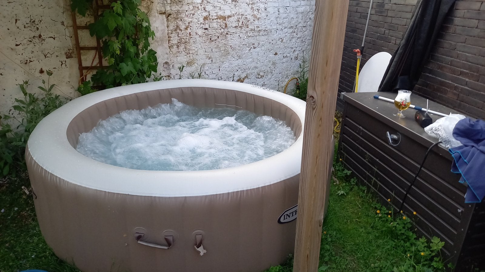 Jacuzzi intex 4 personen, Enlèvement, Utilisé, Couverture, Gonflable