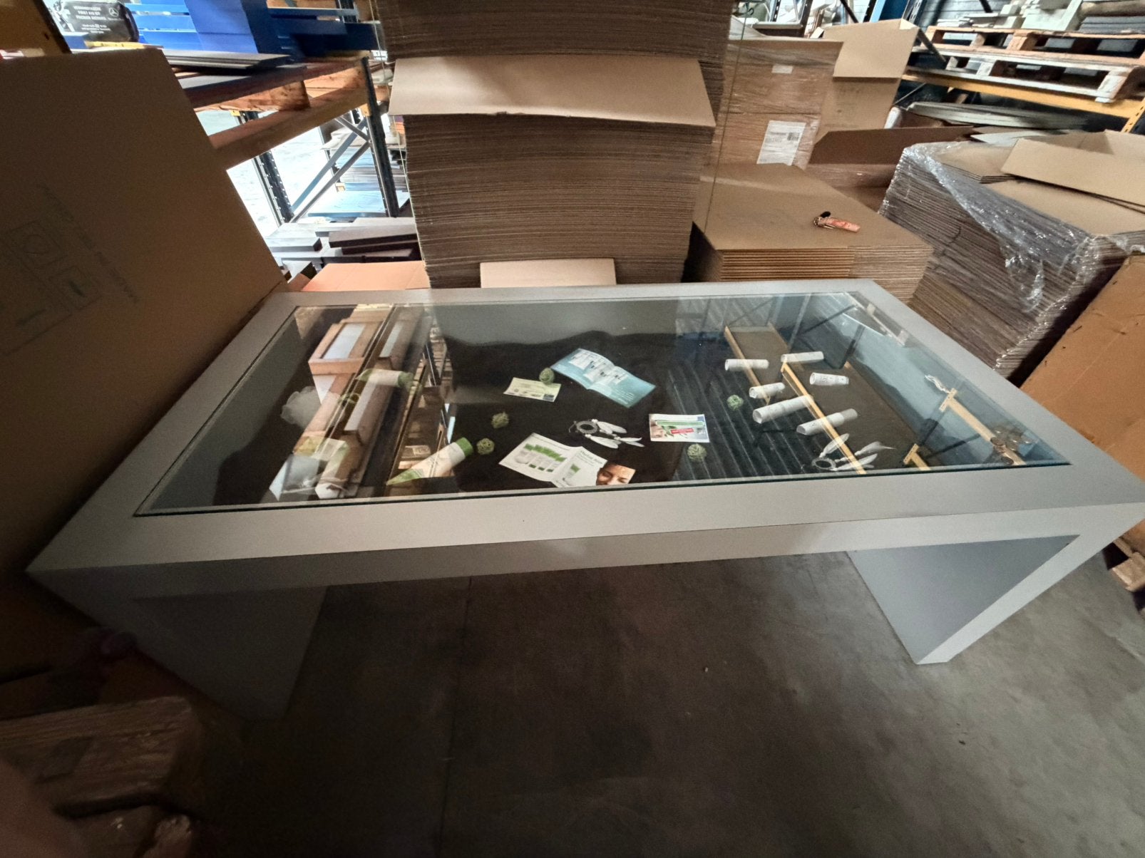 Stijlvolle toonbanktafel met glazen blad, Ophalen