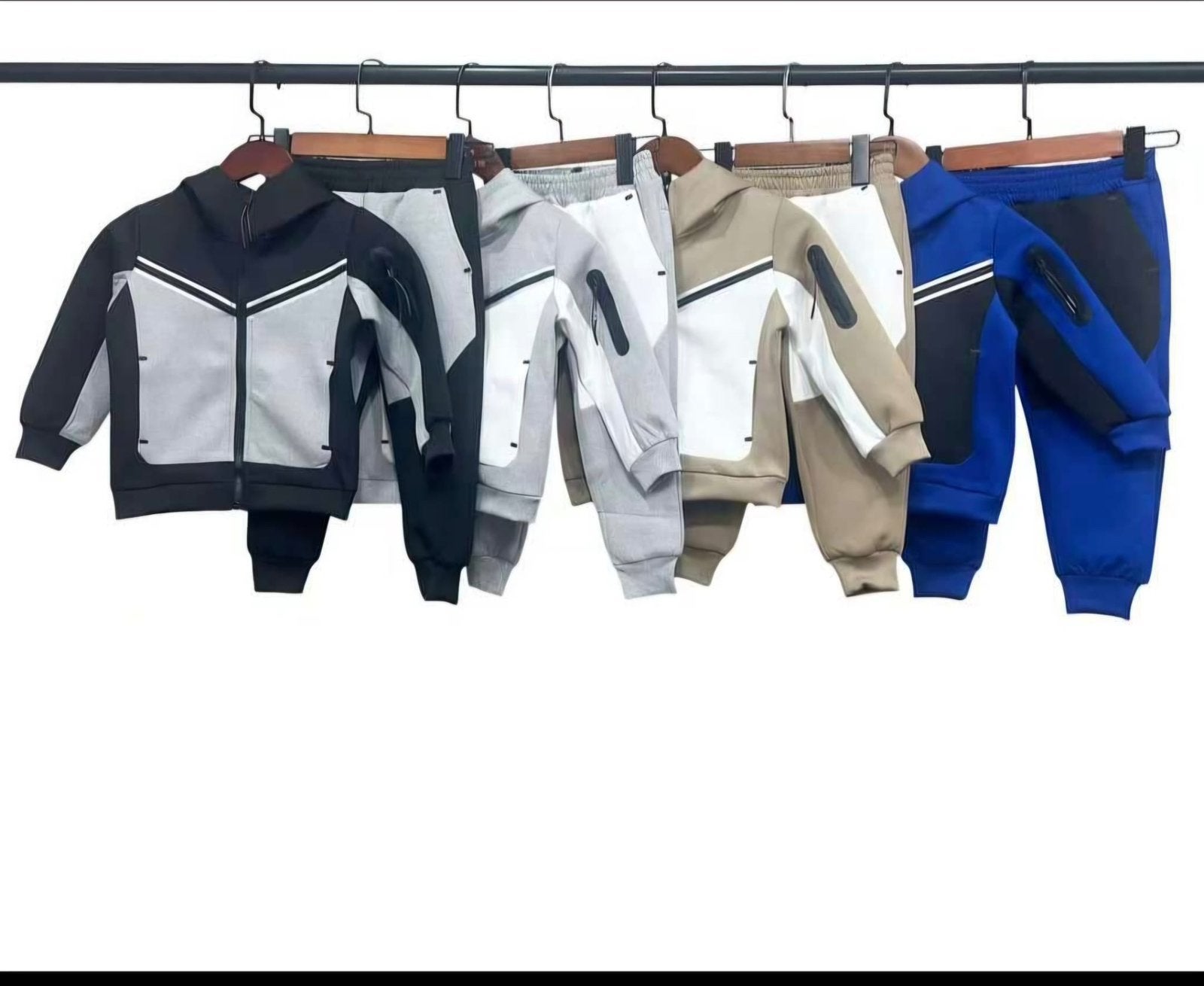 Survêtements pour enfants de différentes tailles, Enfants & Bébés, Paquets de vêtements pour enfants, Neuf, Enlèvement ou Envoi
