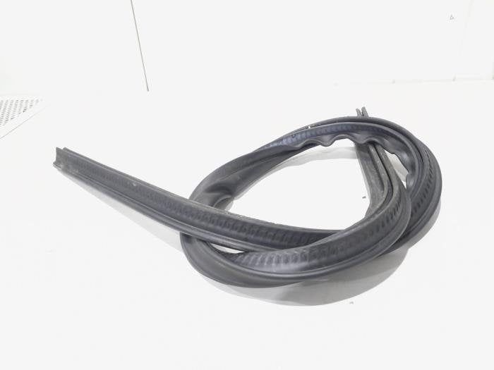 Caoutchouc capot d'un Porsche Panamera, -, Porsche, 3 mois de garantie, Utilisé