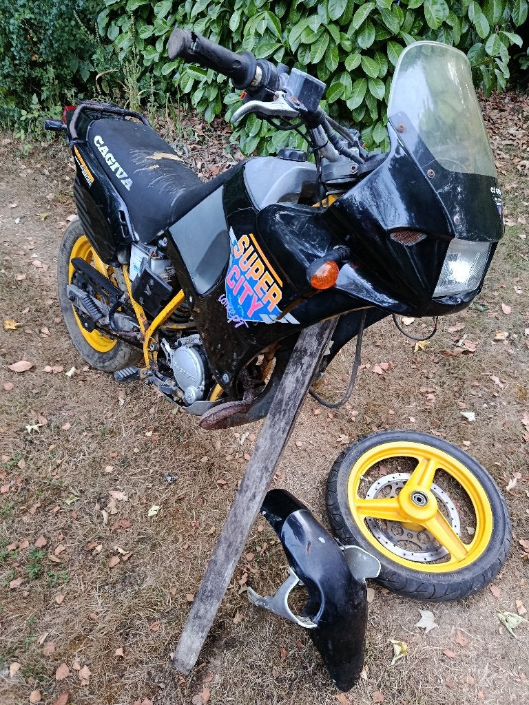 a vendre  cagiva supercity  pour  pièce, Occasion, 49 cc, Overig, Handgeschakeld
