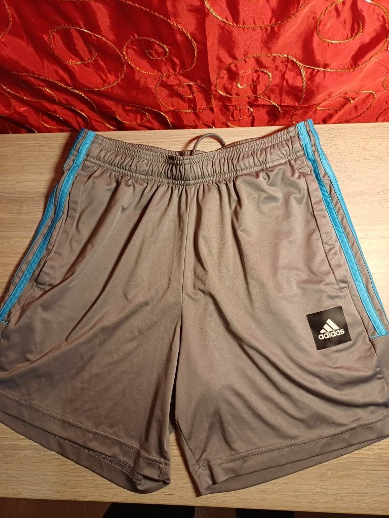 Adidas Match grijze en blauwe Glow sportshorts - maat M, Sport en Fitness, Voetbal, Maat M, Verzenden, Zo goed als nieuw, Overige typen
