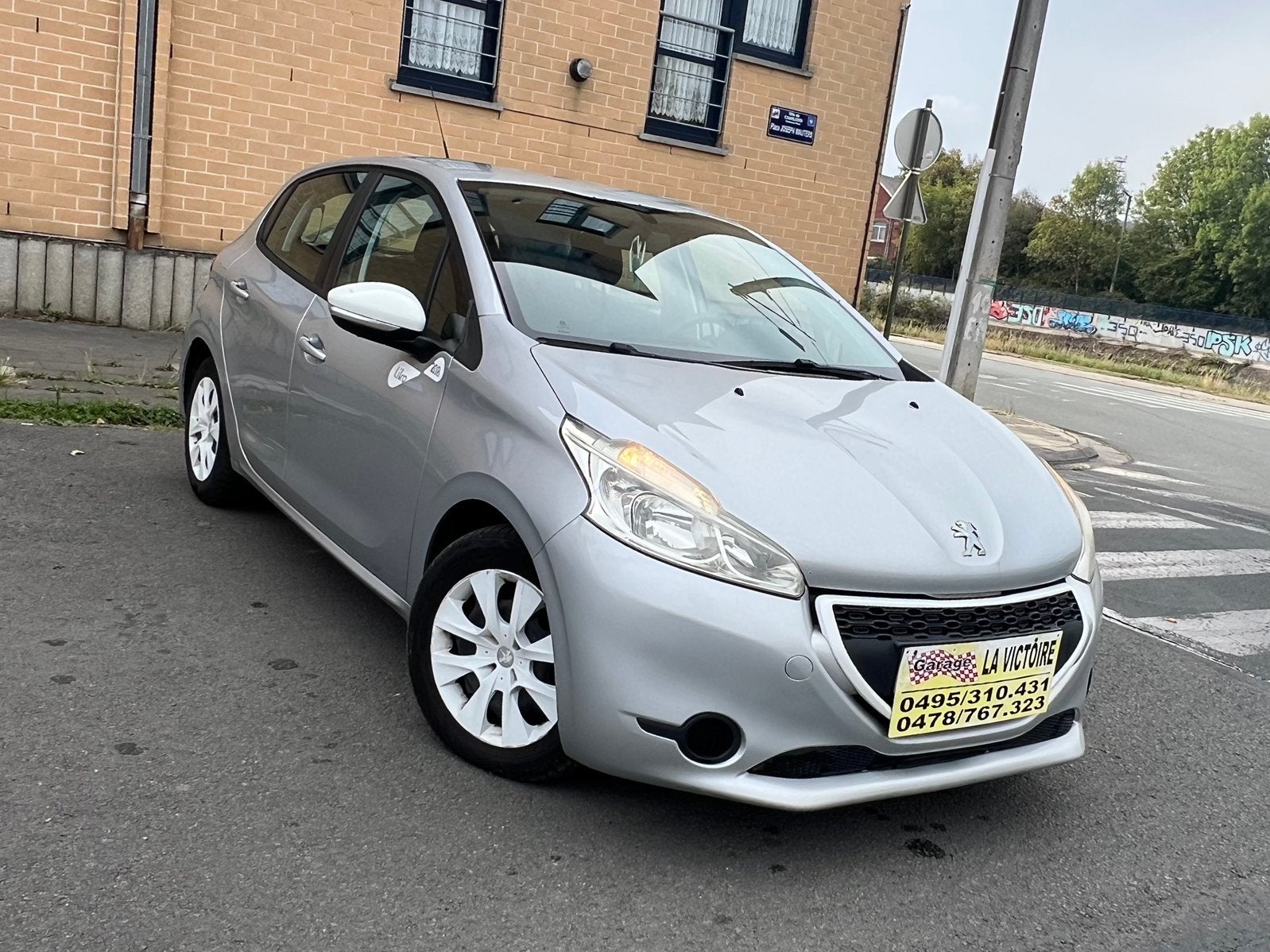 Peugeot 208 , 5 portes 1.4 HDI 2015 année 50kw 0032478767323, Autos, Achat, 50 kW, Entreprise, Autre carrosserie