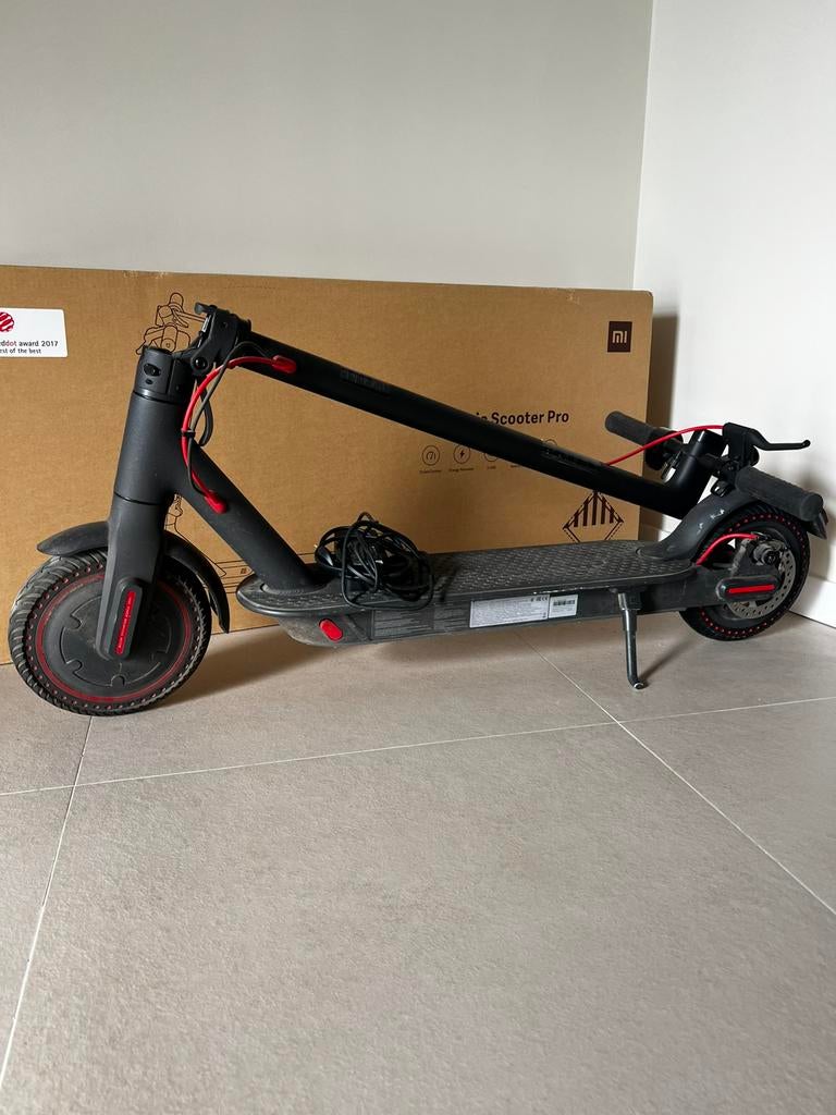Xiaomi Mi Electric Scooter Pro – Roues pleines neuves, Fietsen en Brommers, Ophalen, Zo goed als nieuw
