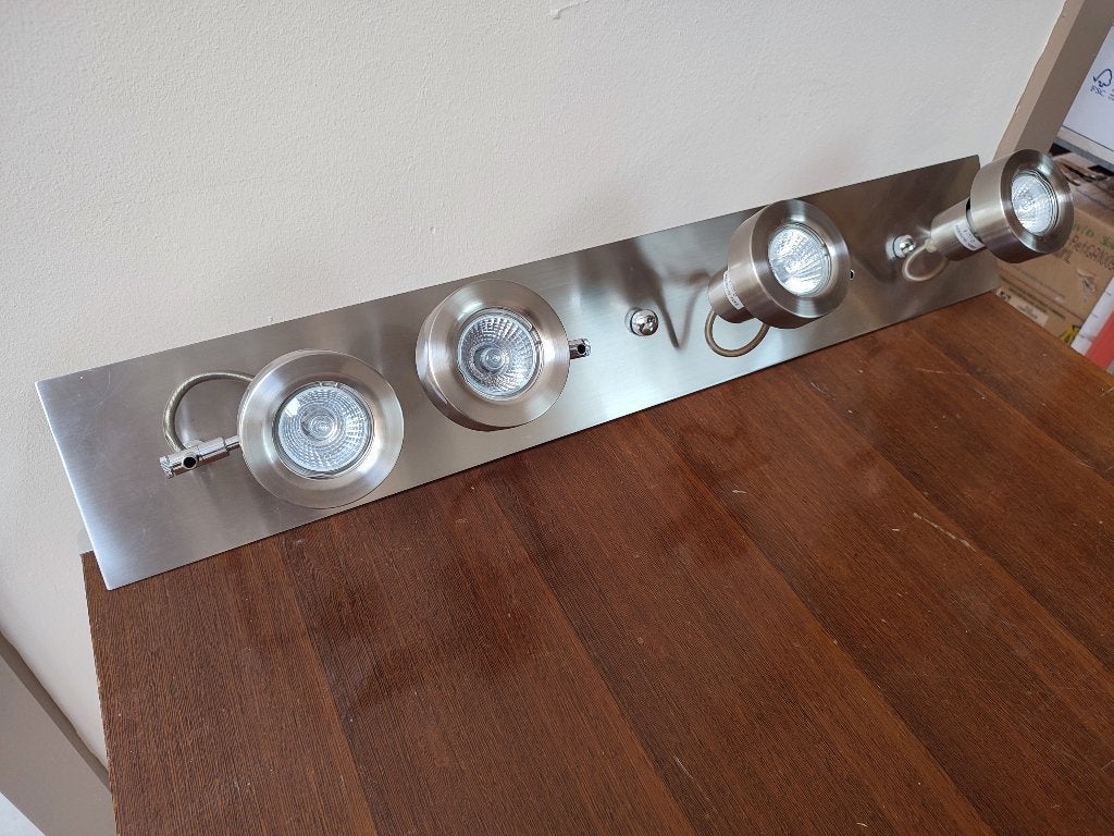 Plafonnier luminaire lustre 4 spots orientables, Source lumineuse incluse, GU10, Comme neuf, Enlèvement