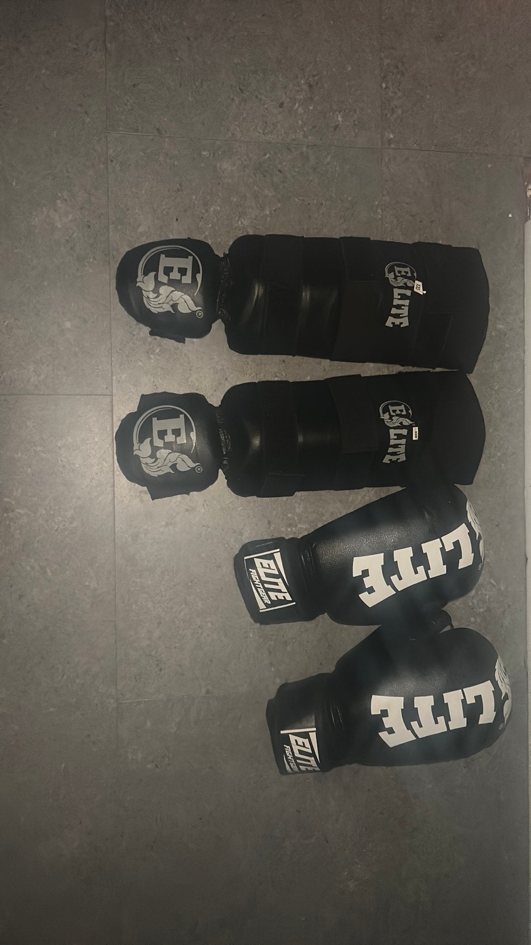Kickbox en voetbescherming, Sport en Fitness, Ophalen, Zo goed als nieuw, Boksschoenen
