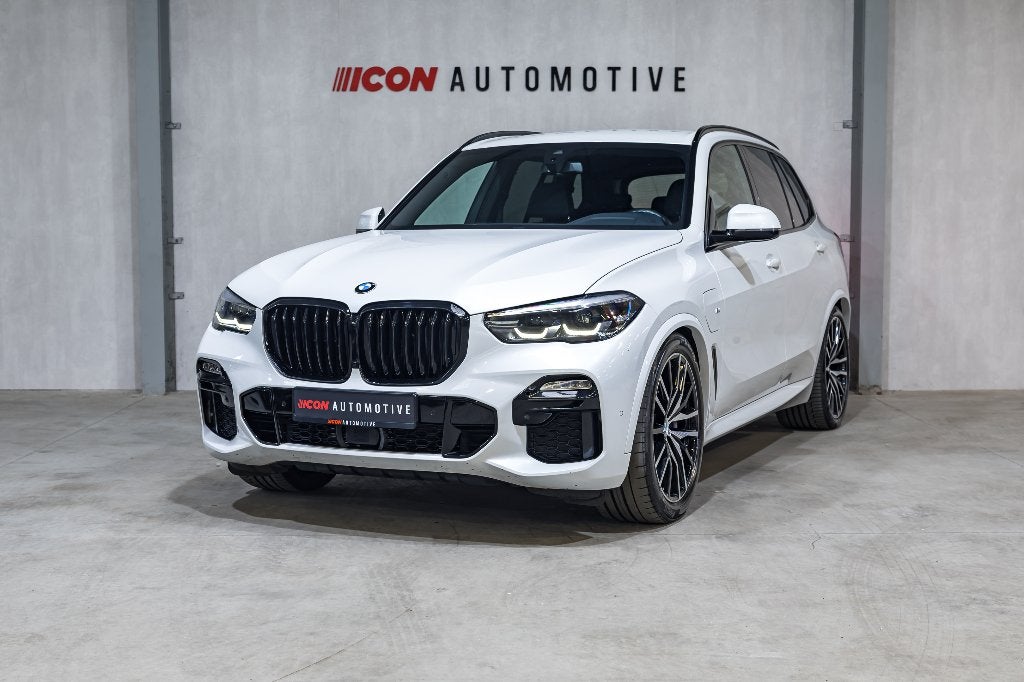 BMW G05 X5 45E M - M PACK | 22" | ACC | COMFORTZETELS | XDRI, Auto's, Automaat, Dealer onderhouden, 3500 kg, Wit