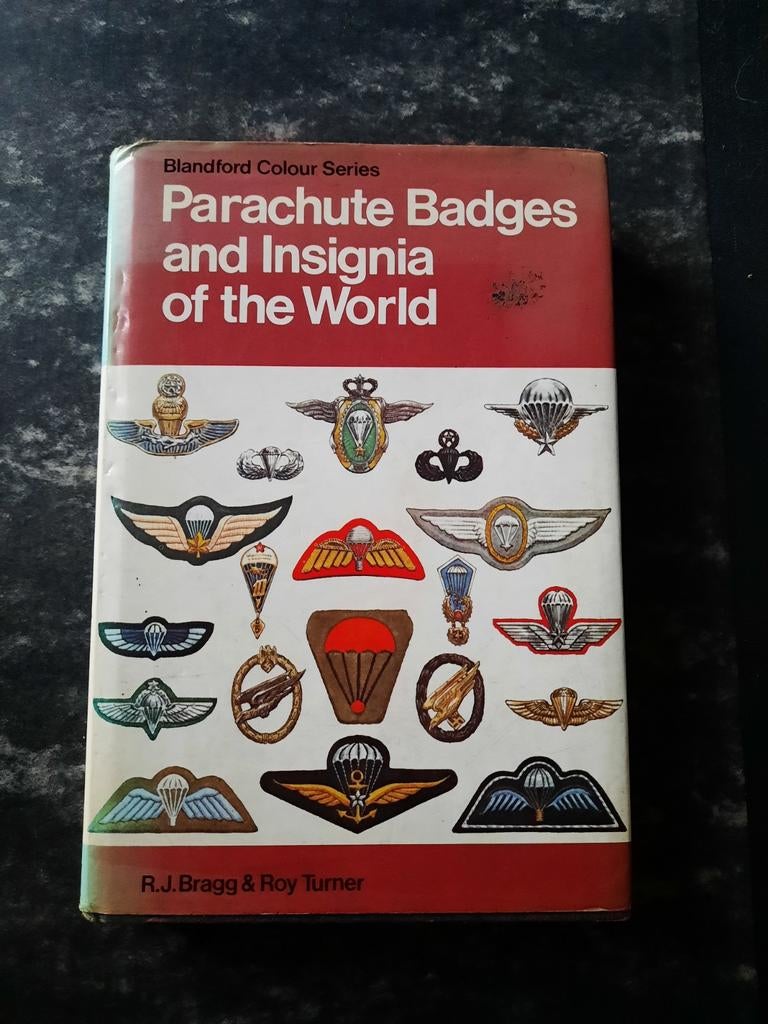 Parachute badges and insignia of the world, Enlèvement ou Envoi