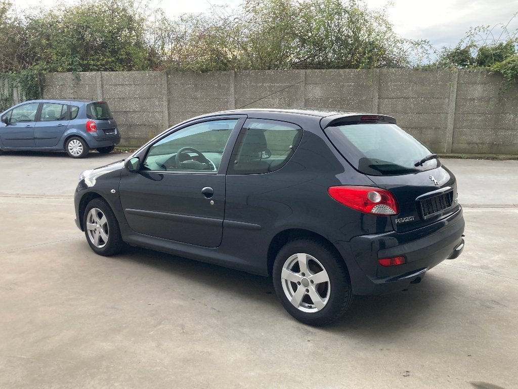 Peugeot 206+ 1.1 benzine 2011 met 102000km*LEZ OK*EURO5*, Auto's, Stof, 4 cilinders, Sound system, Bedrijf