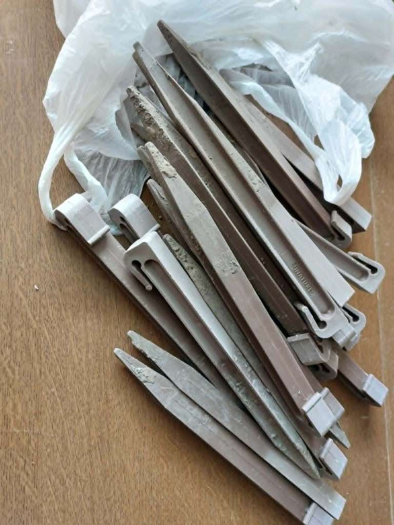 Piketten voor Tuinboorden in  kunsttof  ongeveer, Jardin & Terrasse, Traverses & Bordures, Enlèvement, Utilisé