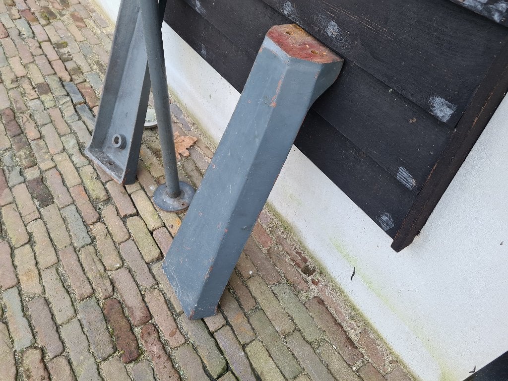Oude gietijzeren 3 poot Hoog 72 cm, Ophalen