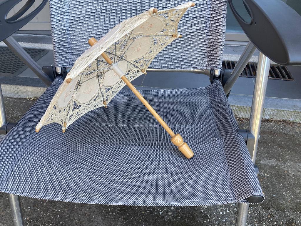 kleine decoratieve vintage parasol in kant 5 euro, Tuin en Terras, Ophalen of Verzenden, Gebruikt