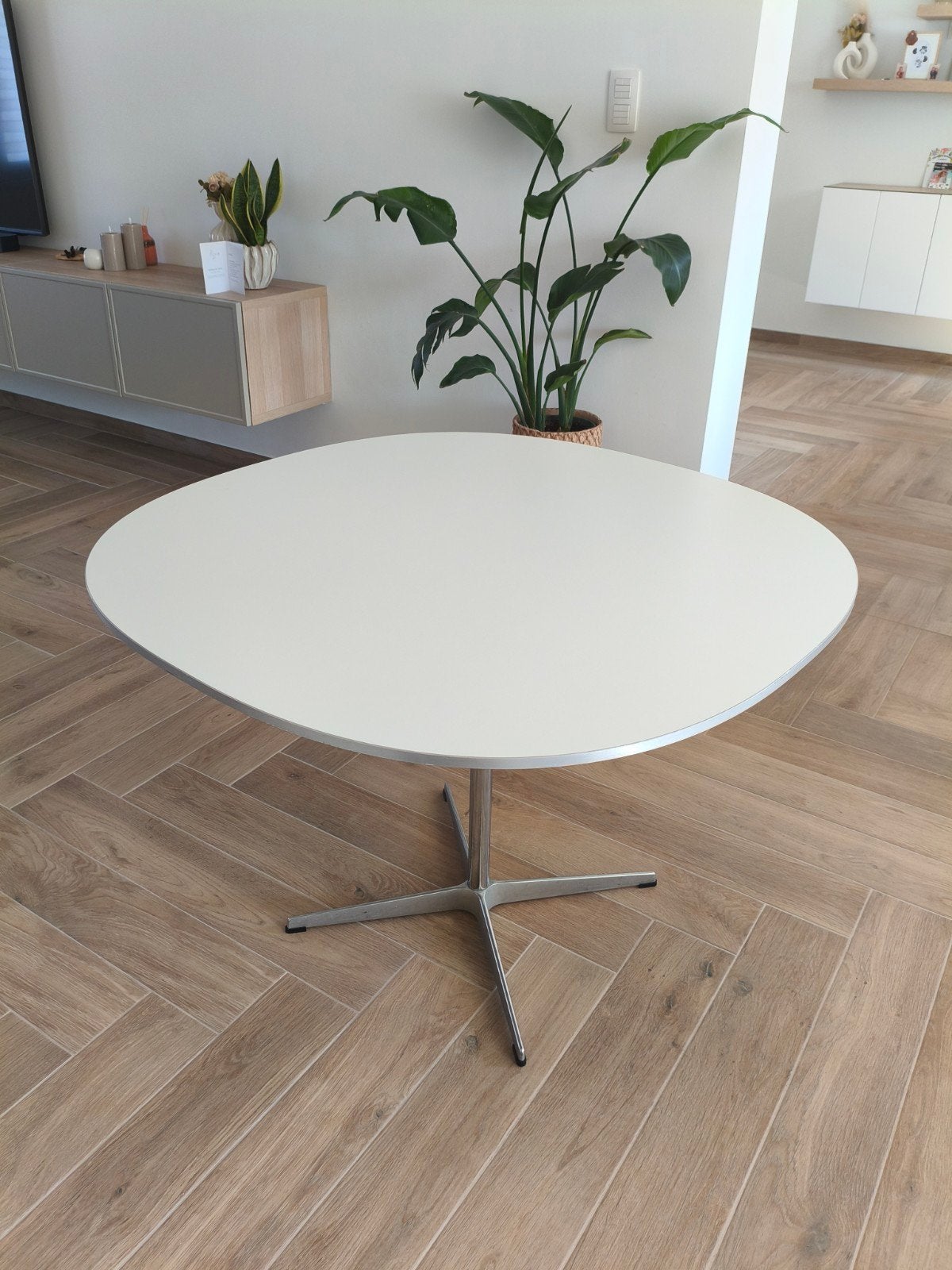 Originele Republic of Fritz Hansen designtafel – Ø 100 cm, Huis en Inrichting, Tafels | Eettafels, Ophalen