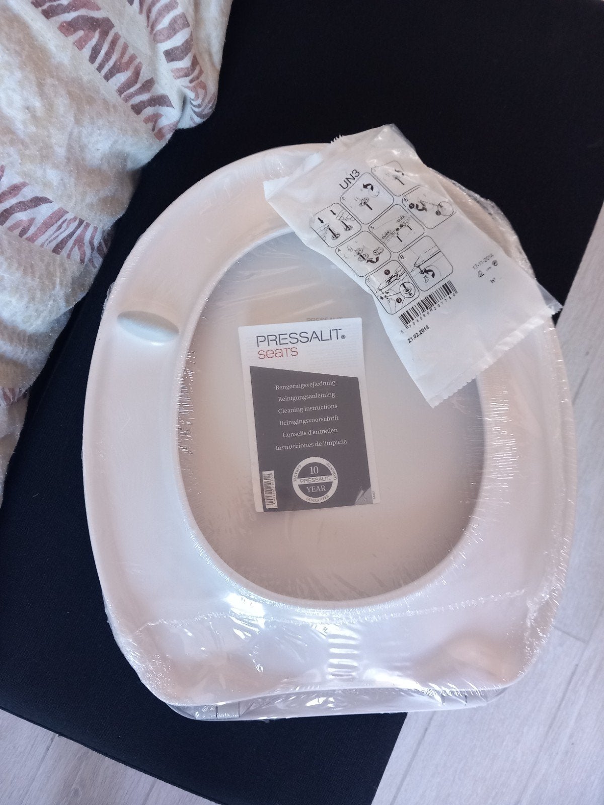 Pressalit seats Nieuwe wc bril, Doe-het-zelf en Bouw, Ophalen, Nieuw