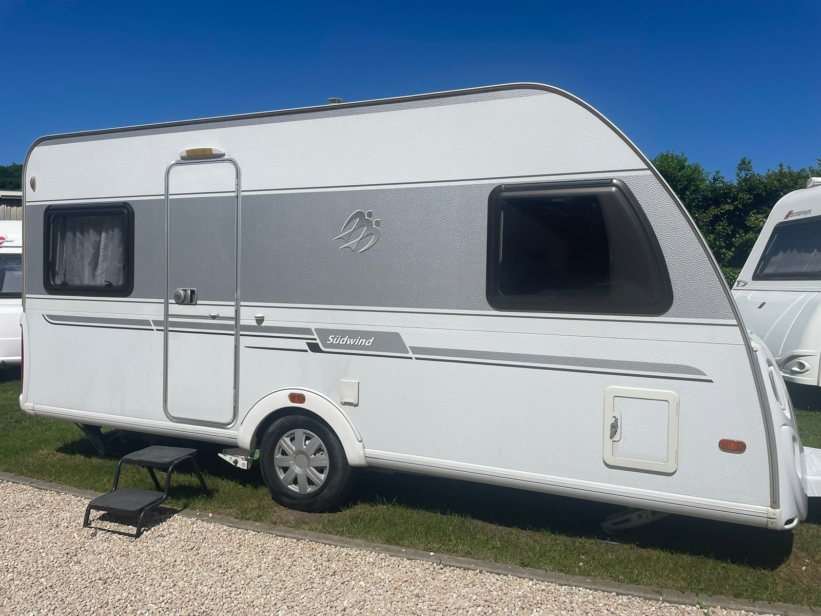 Mooie caravan Knaus 470 met Mover, Voortent, rondzit, Schokbreker, Rondzit, Bedrijf, Lengtebed