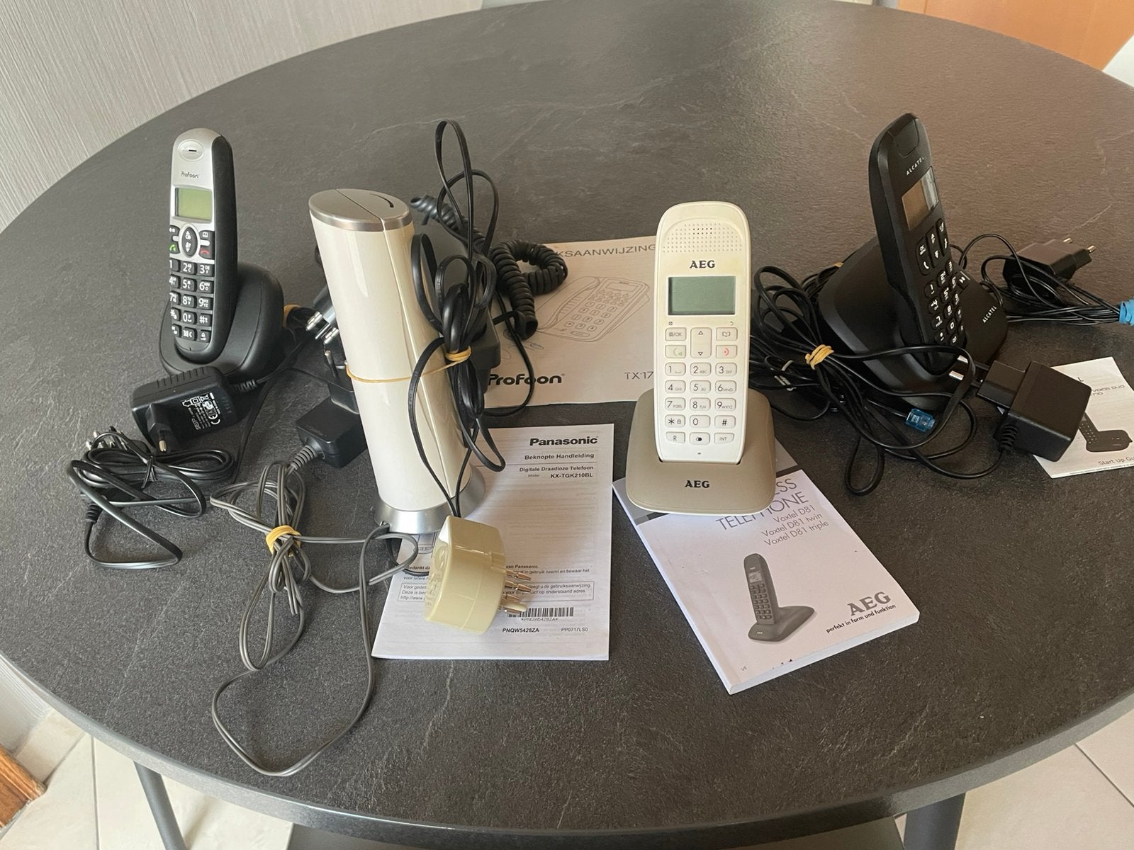 Vijf stuks vaste telefoons  draadloos, Telecommunicatie, Vaste telefoons | Handsets en Draadloos, Ophalen of Verzenden, Gebruikt