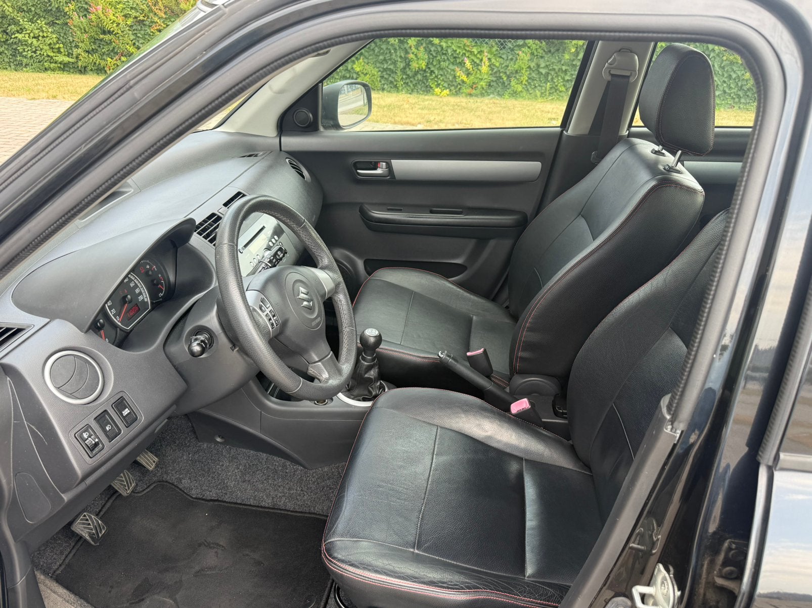 SUZUKI SWIFT, CUIR, CLIMATISATION, 110 000 KM, HOMOLOGUÉ, Cuir, Achat, 4 portes, Entreprise