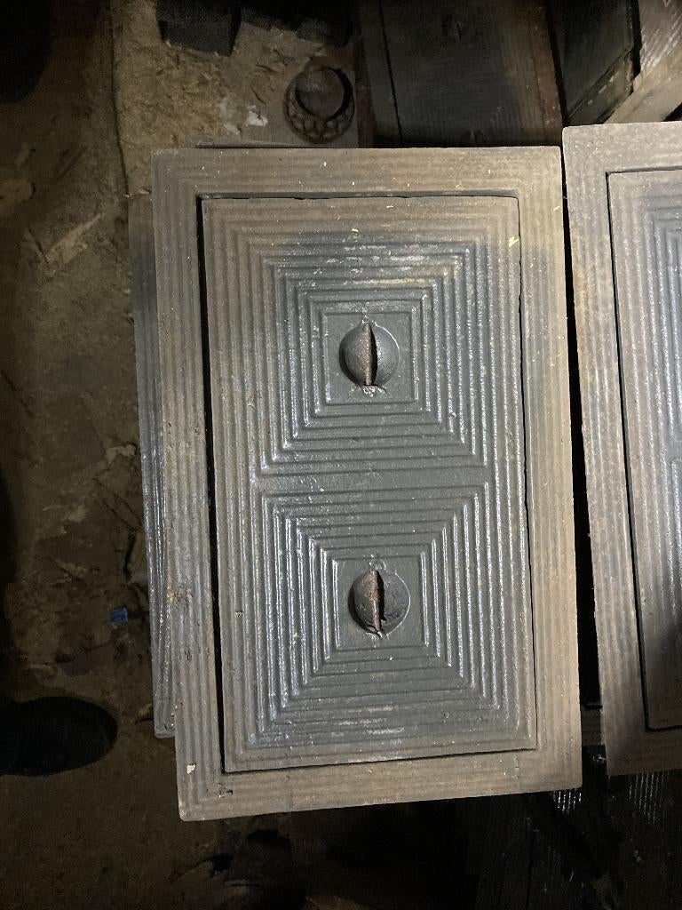 putdeksel dubbel gietijzer, Doe-het-zelf en Bouw, Buizen en Afvoer, Ophalen, Zo goed als nieuw, Overige materialen