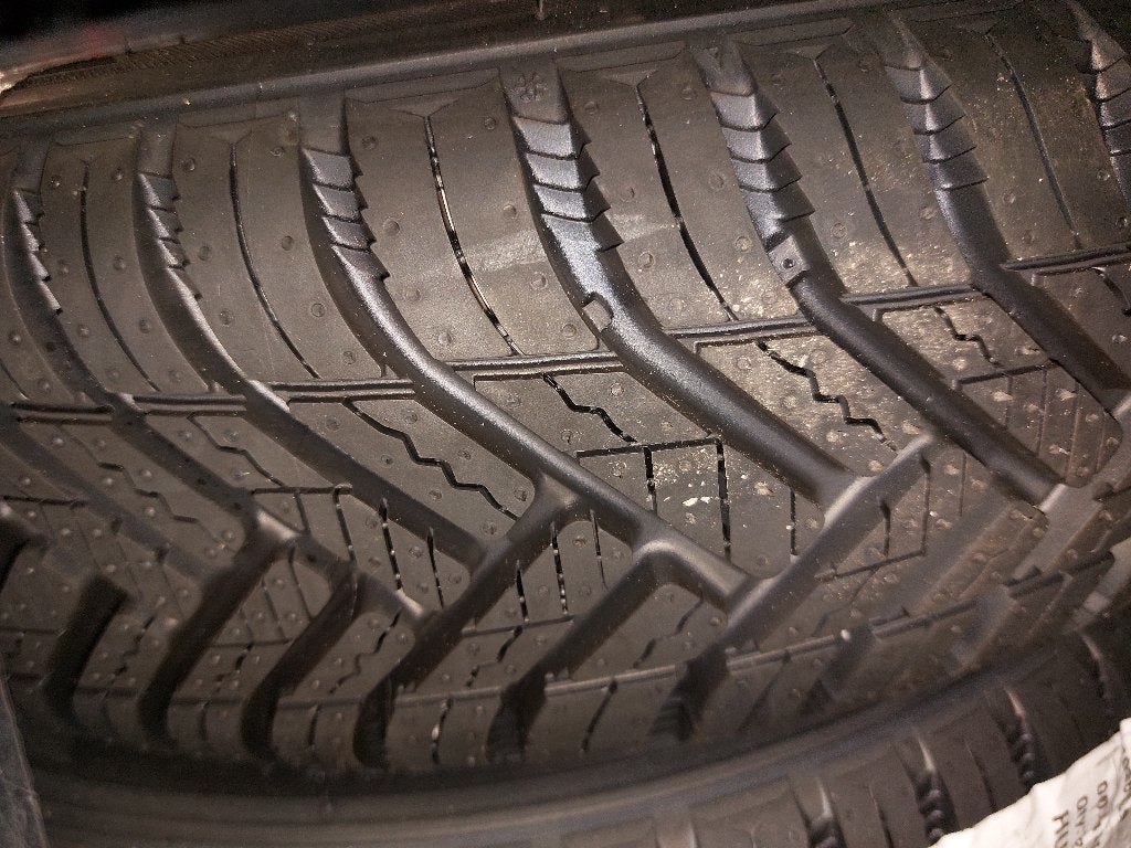 Nieuwe Autobanden Hankook 4 seizoen 135/70/R15, Auto-onderdelen, Banden en Velgen, Ophalen, 15 inch, Nieuw, 135 mm