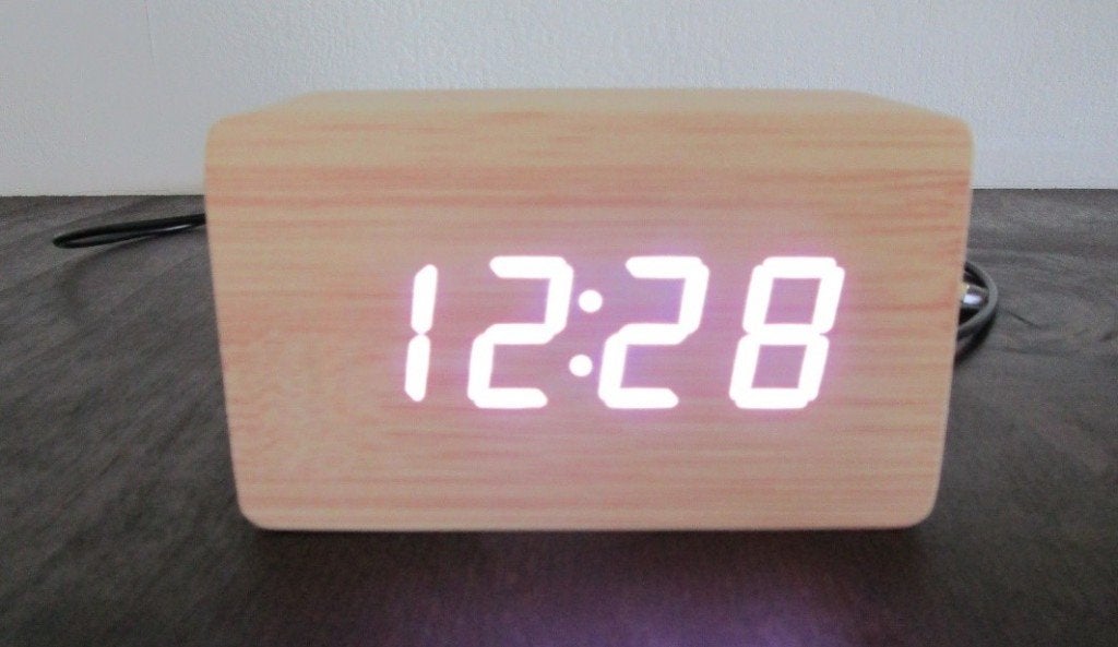 Horloge numérique Livoo en aspect bois clair - DÉSTOCKAGE, Enlèvement ou Envoi, Moderne, Avec thermomètre, Numérique