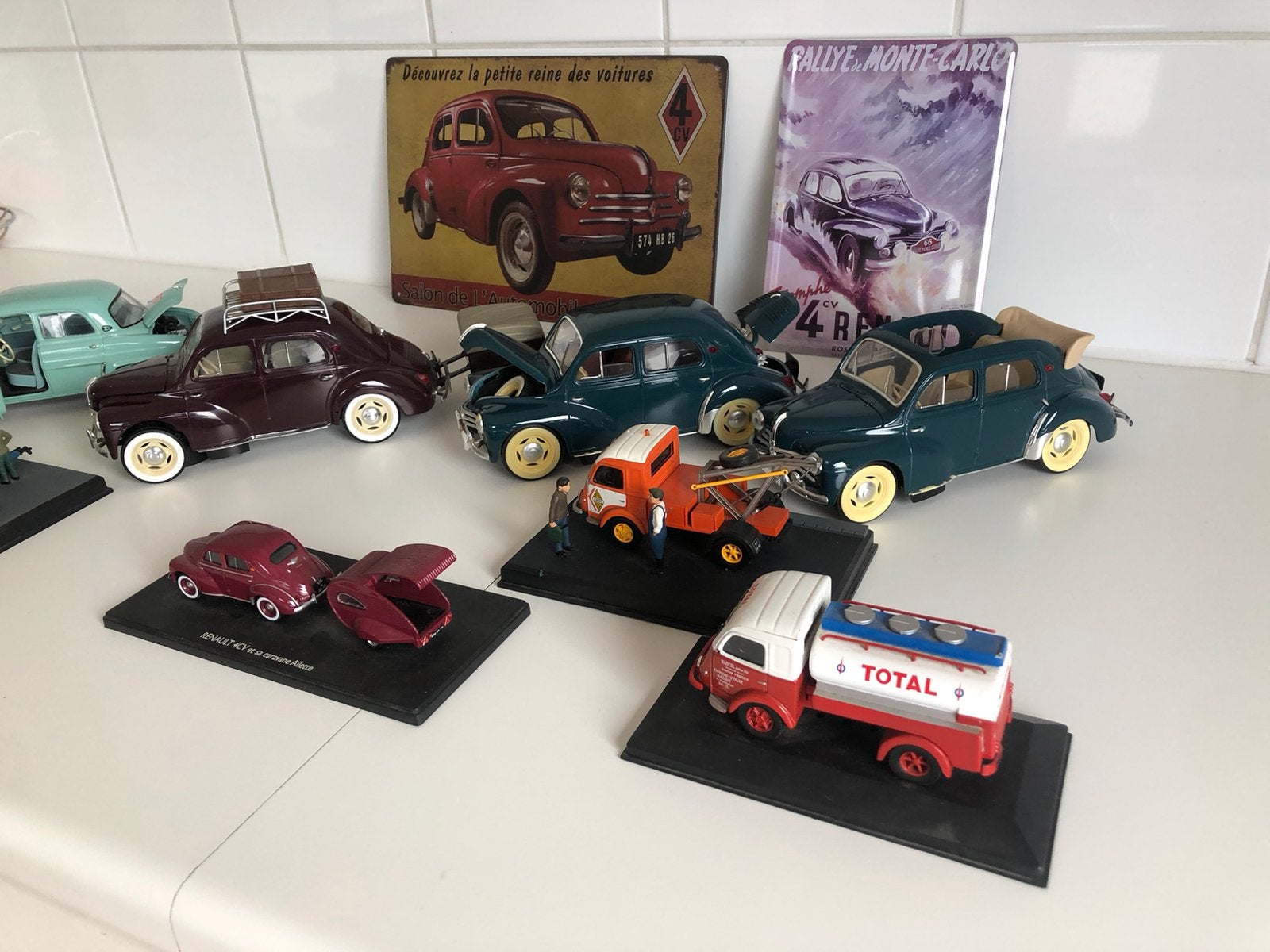 Av collection voitures Renault, 4cv, Dauphine…, Enlèvement, Comme neuf