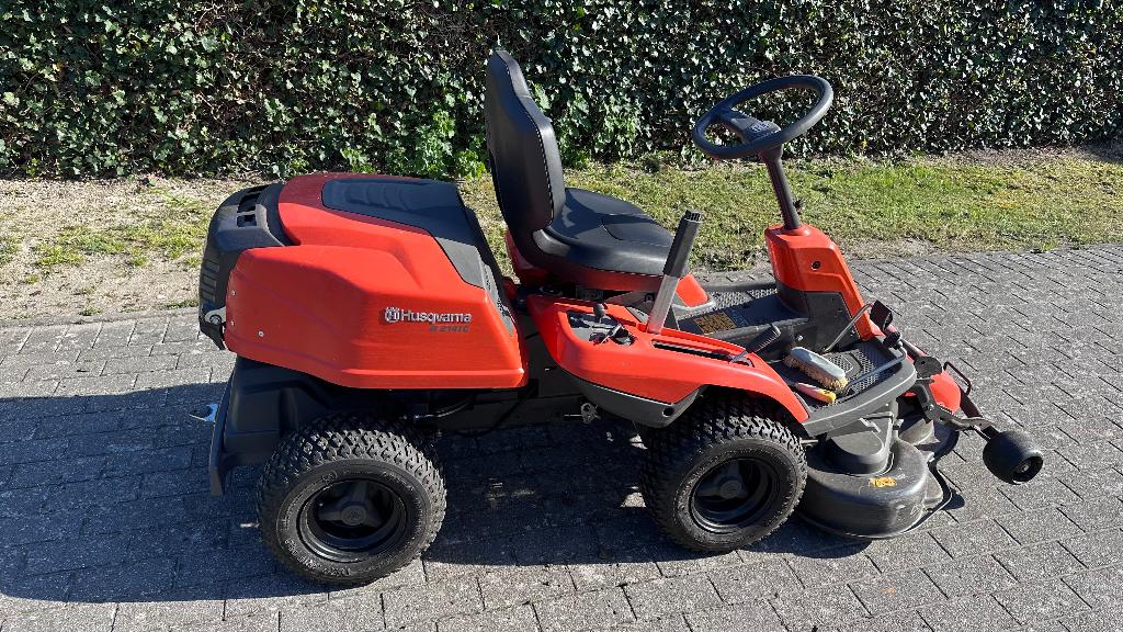Husqvarna R214TC Frontmaaier, Ophalen, Husqvarna