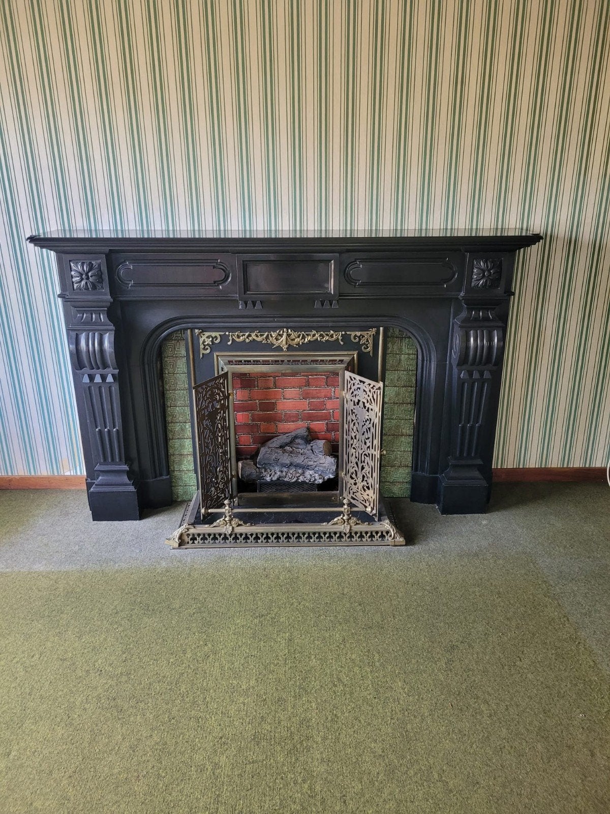 Klassieke zwarte sierhaard / schouwmantel, Huis en Inrichting, Haarden, Ophalen