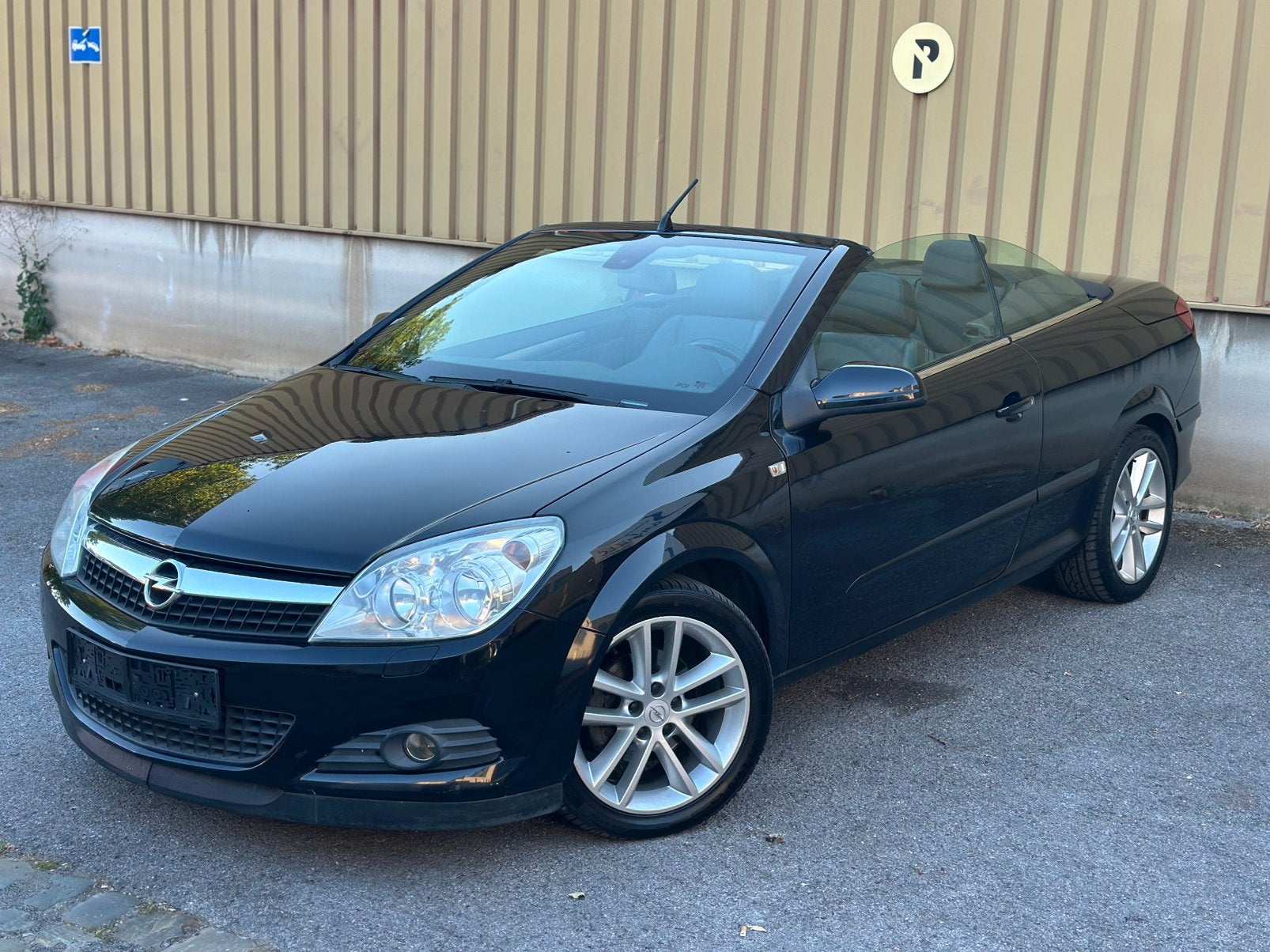 Opel astra cabriolet, 73000km, 1.6i, 2009, distri ok, Autos, Opel, Cuir, Achat, Cabriolet, Boîte manuelle