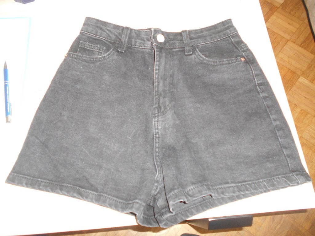 zwart short eur 36, Kleding | Dames, Broeken en Pantalons, Ophalen of Verzenden, Zo goed als nieuw, Zwart