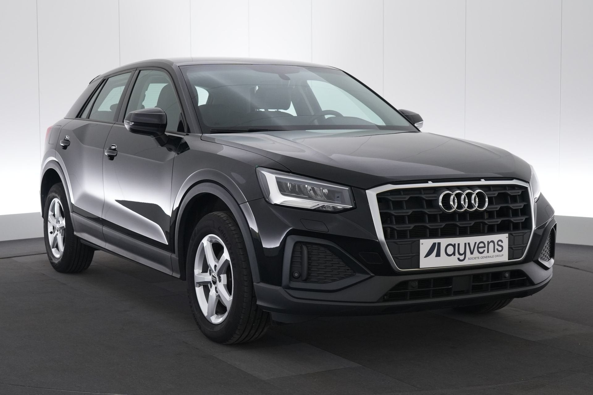 (2DTA803) AUDI Q2, Voorwielaandrijving, Stof, Gebruikt, Zwart