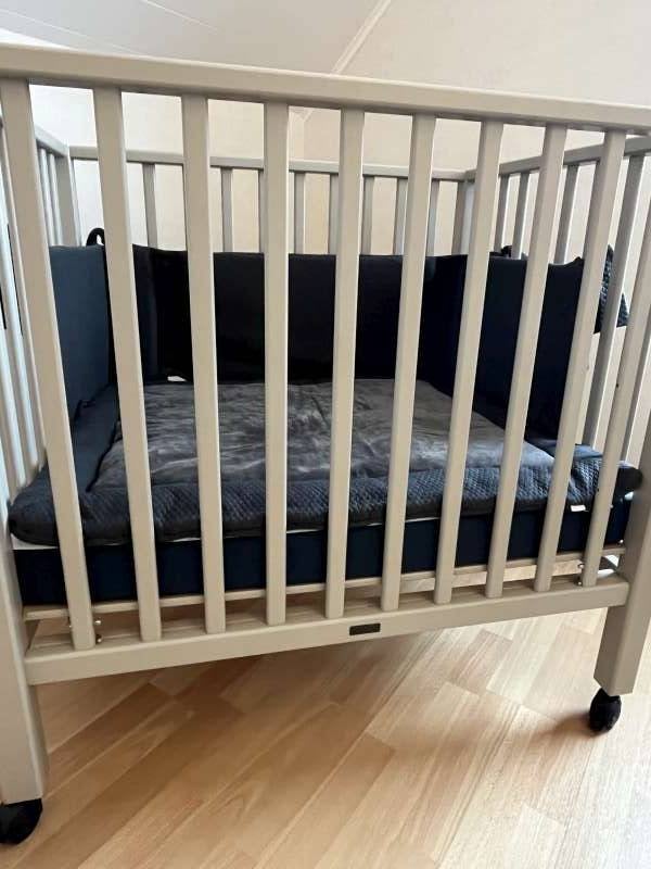 Parklegger met omranding., Kinderen en Baby's, Babyparken, Ophalen of Verzenden, Zo goed als nieuw, Rechthoekig