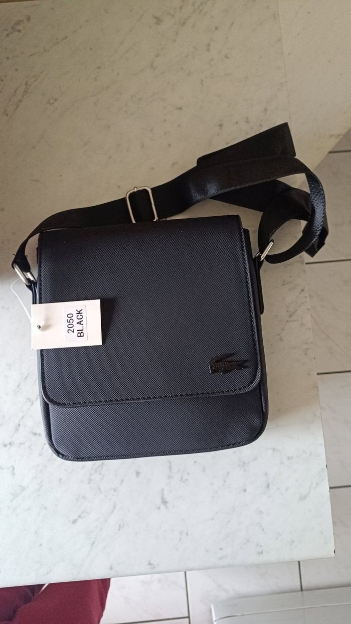 sacoche Lacoste neufs avec étiquettes, Handtassen en Accessoires, Ophalen of Verzenden, Nieuw