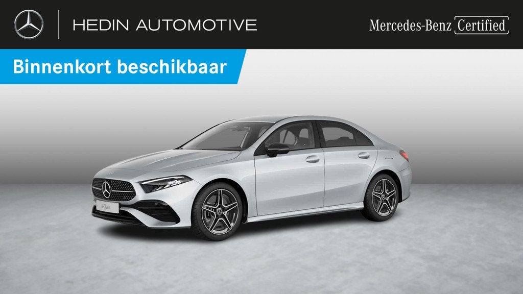 Mercedes-Benz A-Klasse 250 e Berline AMG Line | Night Pack |, Auto's, Stof, Gebruikt, 16 kWh, Hybride Elektrisch/Benzine
