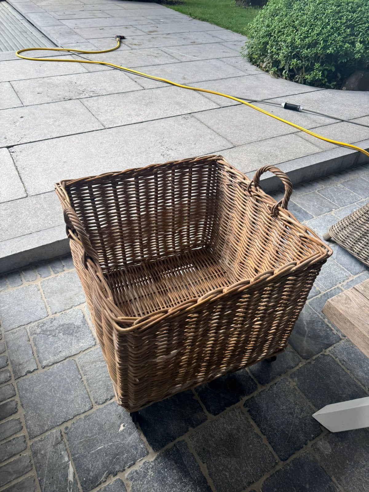 Grote Rotan mand wieltjes, Ophalen, Gebruikt