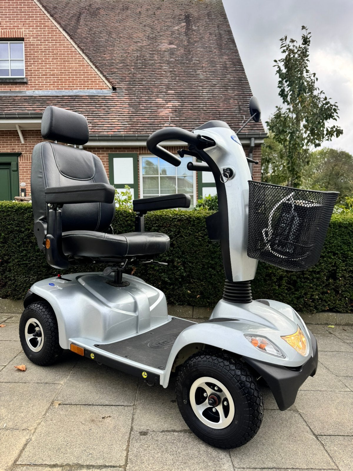Invacare orion Scootmobiel Inc nieuw accu zo goed als nieuw, Ophalen of Verzenden, Inklapbaar, Zo goed als nieuw, Elektrische rolstoel