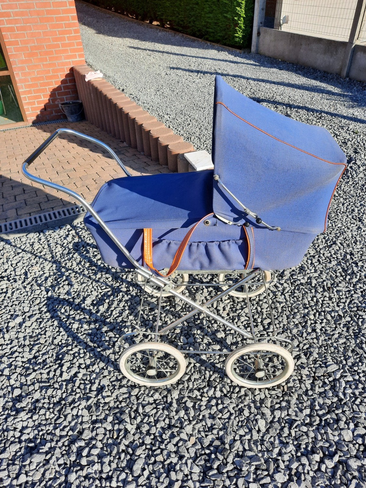 Vintage poppenkinderwagen, Ophalen