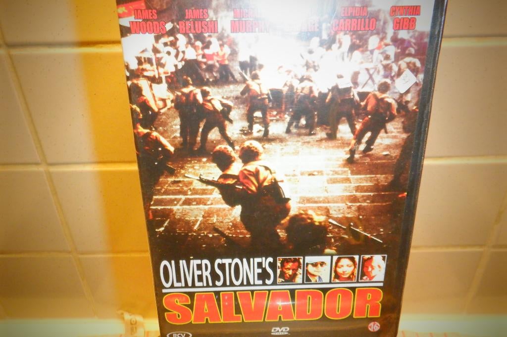 DVD Salvador.(Van Oliver Stone), Cd's en Dvd's, Dvd's | Actie, Vanaf 16 jaar, Ophalen of Verzenden, Zo goed als nieuw, Oorlog
