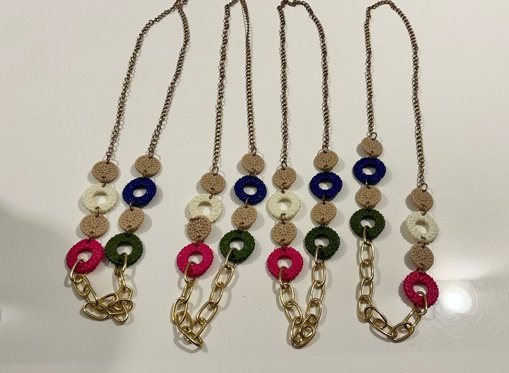 Goudkleurige halsketting met multicolor ringen, Ophalen of Verzenden, Nieuw, Goud