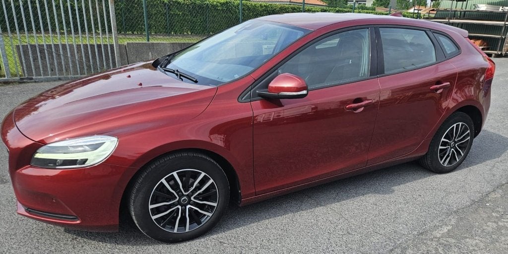 Volvo V40 Momentum D2, Autos, Volvo, Rouge, Achat, Euro 6, Entreprise